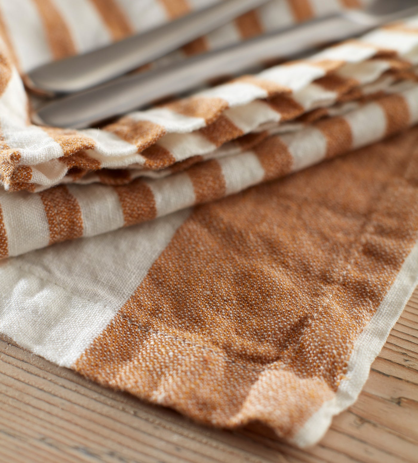 Amber Cora Wide Stripe 100% Linen Placemats